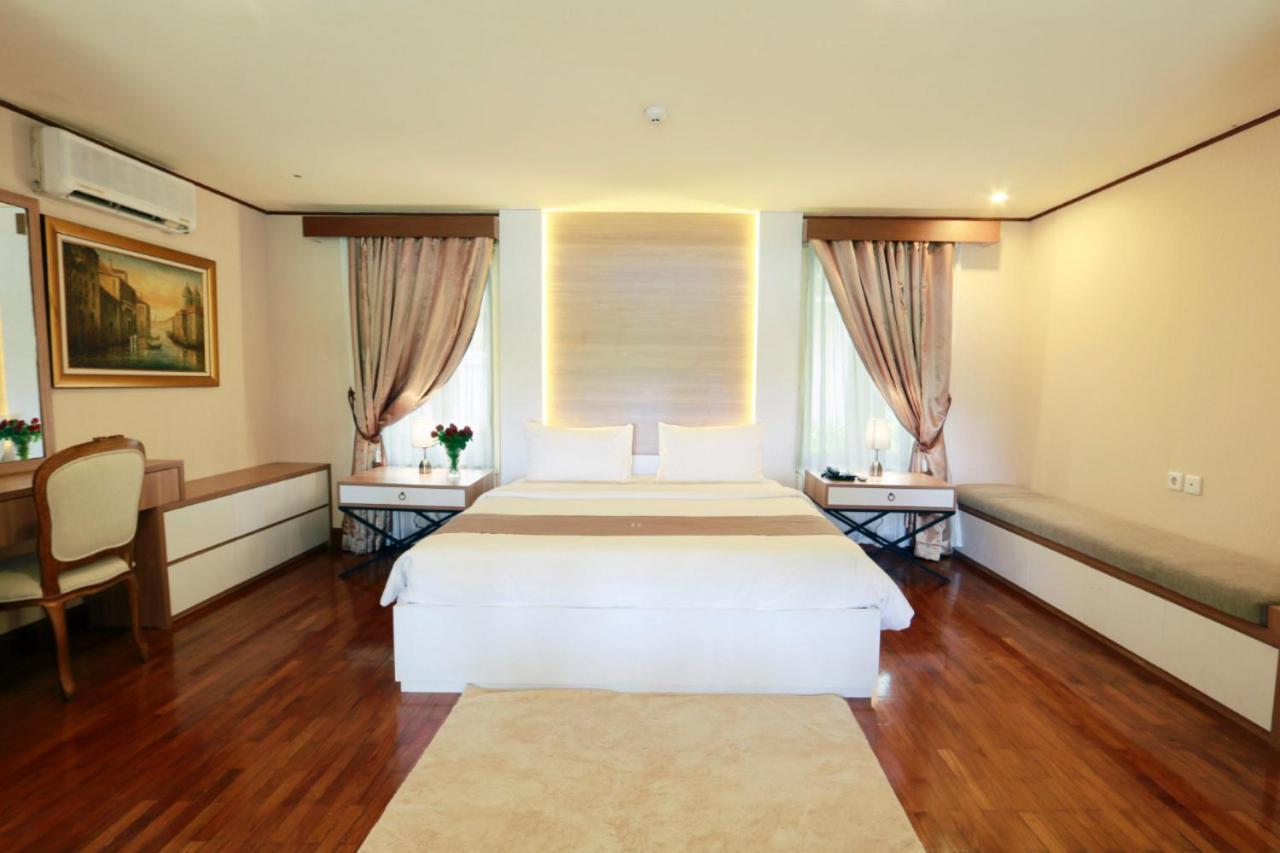 R Hotel Rancamaya Bogor Exteriér fotografie